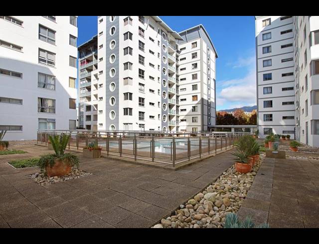 2 BEDROOM PROPERTY TO RENT IN CLAREMONT